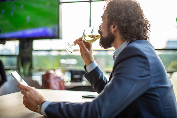 Alkohol a przeszczep włosów: czy można pić przed i po zabiegu?
