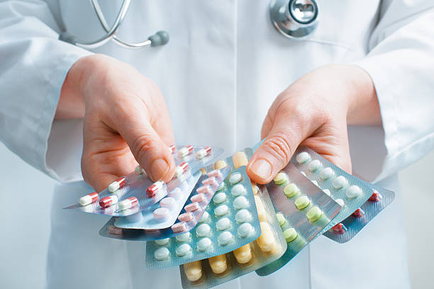 Leki rozrzedzające krew a przeszczep włosów: aspiryna, ibuprofen i leki przeciwzapalne przed zabiegiem